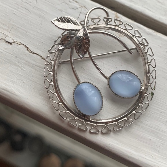 Vintage 1950's Sterling Silver Metal Brooch With Pale Blue Moonglow Cabochons - Picture 1 of 6